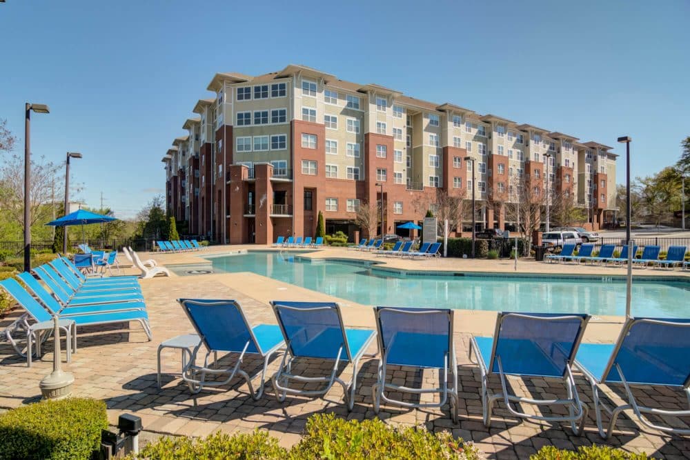 the flats at carrs hill off campus apartments near the university of georgia athens resort style pool lounge seating